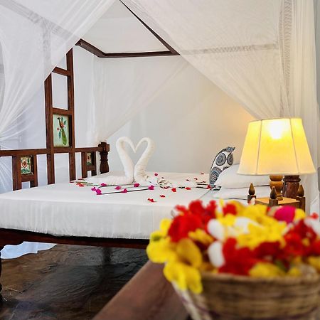 Jacaranda Beach Resort Watamu Exterior foto