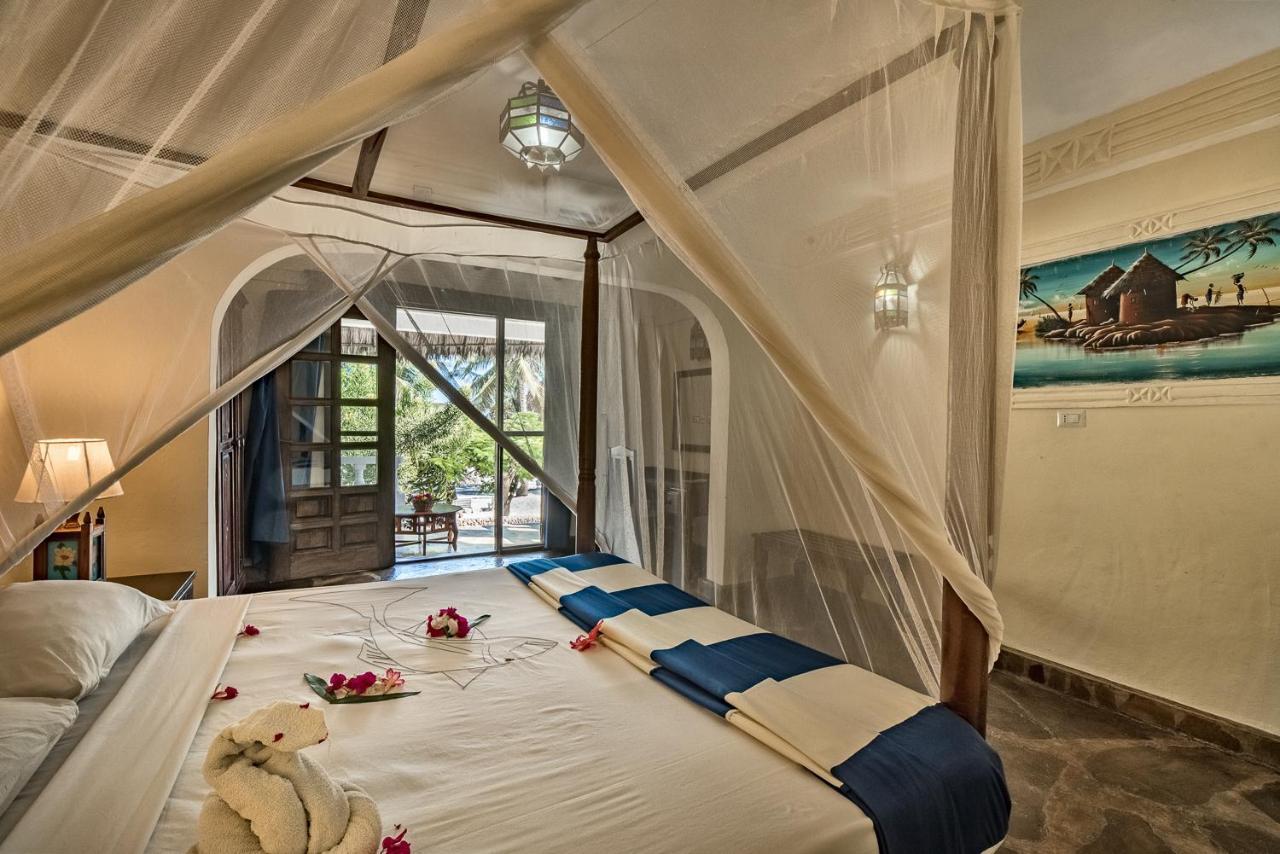 Jacaranda Beach Resort Watamu Exterior foto