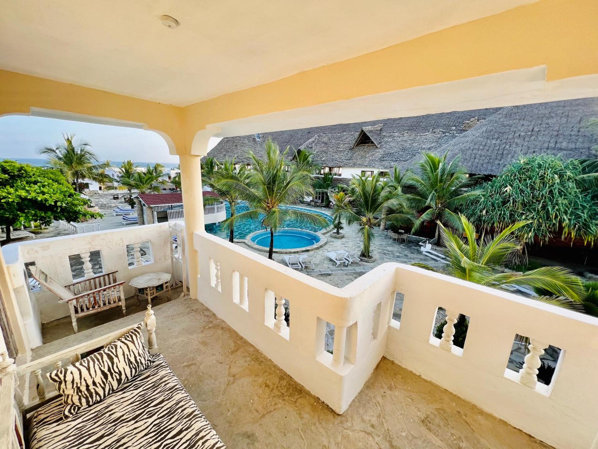 Jacaranda Beach Resort Watamu Exterior foto