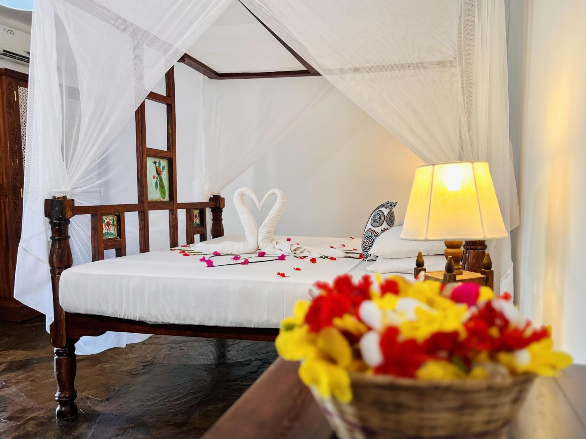 Jacaranda Beach Resort Watamu Exterior foto